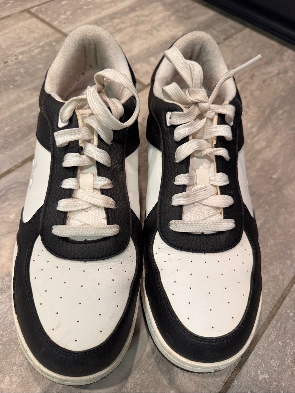 ALO Yoga Black and White Men’s Low-Top Sneakers